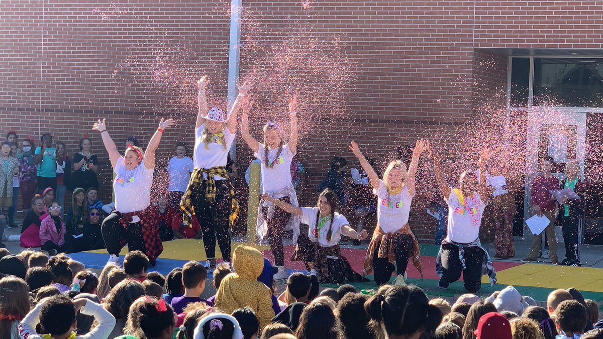 MrsSand0val's tweet photo. The Friday before Thanksgiving break calls for snow cones, confetti, turkey legs, and the best team ever!#rogersfrisco2021 https://t.co/iJ1gLjYCQr