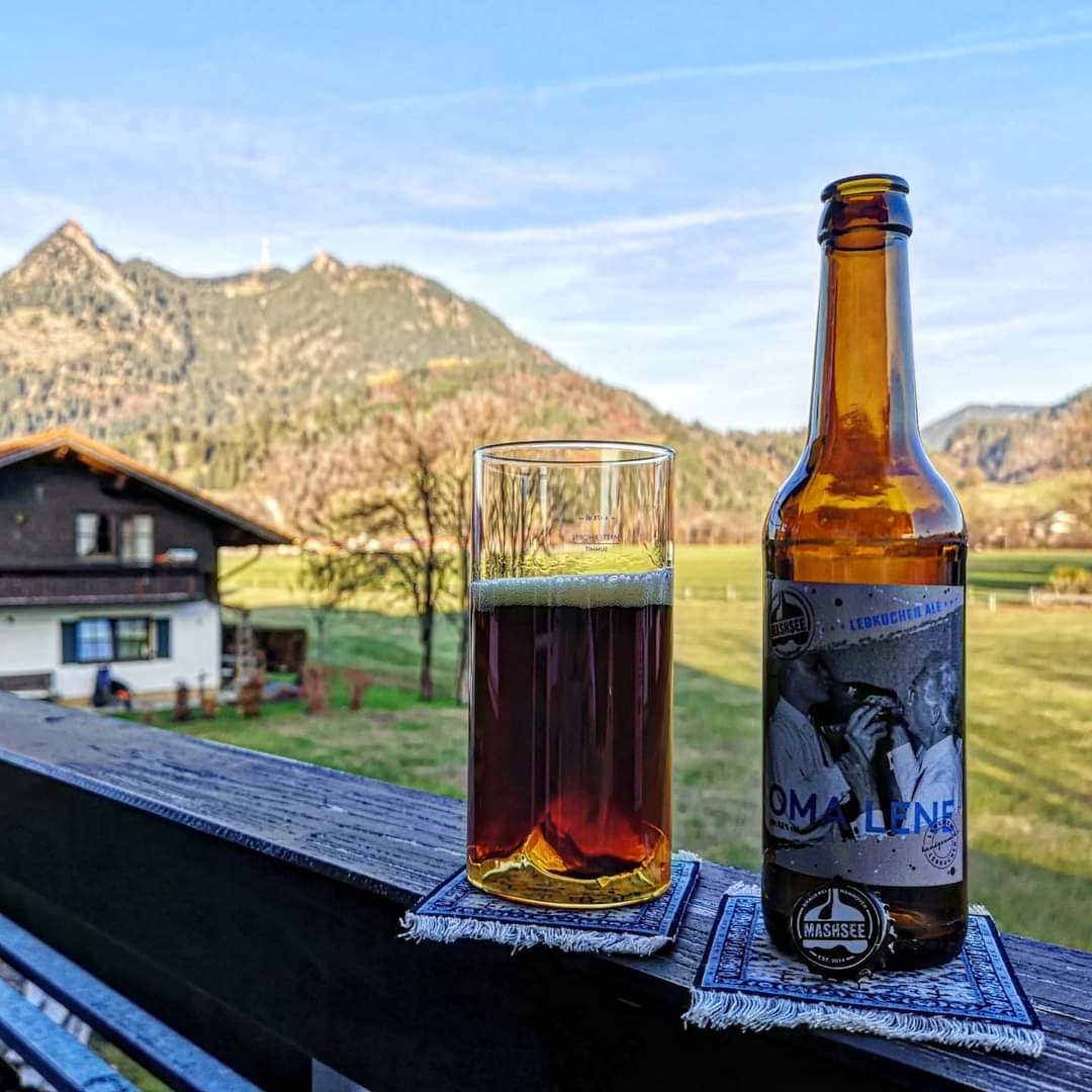brunnenbraeu's tweet photo. Mashsee - Oma Lene - Lebkuchen Ale (**) 6,6%

#beerwithaview #beeronthecarpet #beerporn #derbergimglas

#mashsee #mashseebrauerei #omalene #lebkuchenale #lenchen #lenchenlebkuchen https://t.co/4G6qVGa4nl