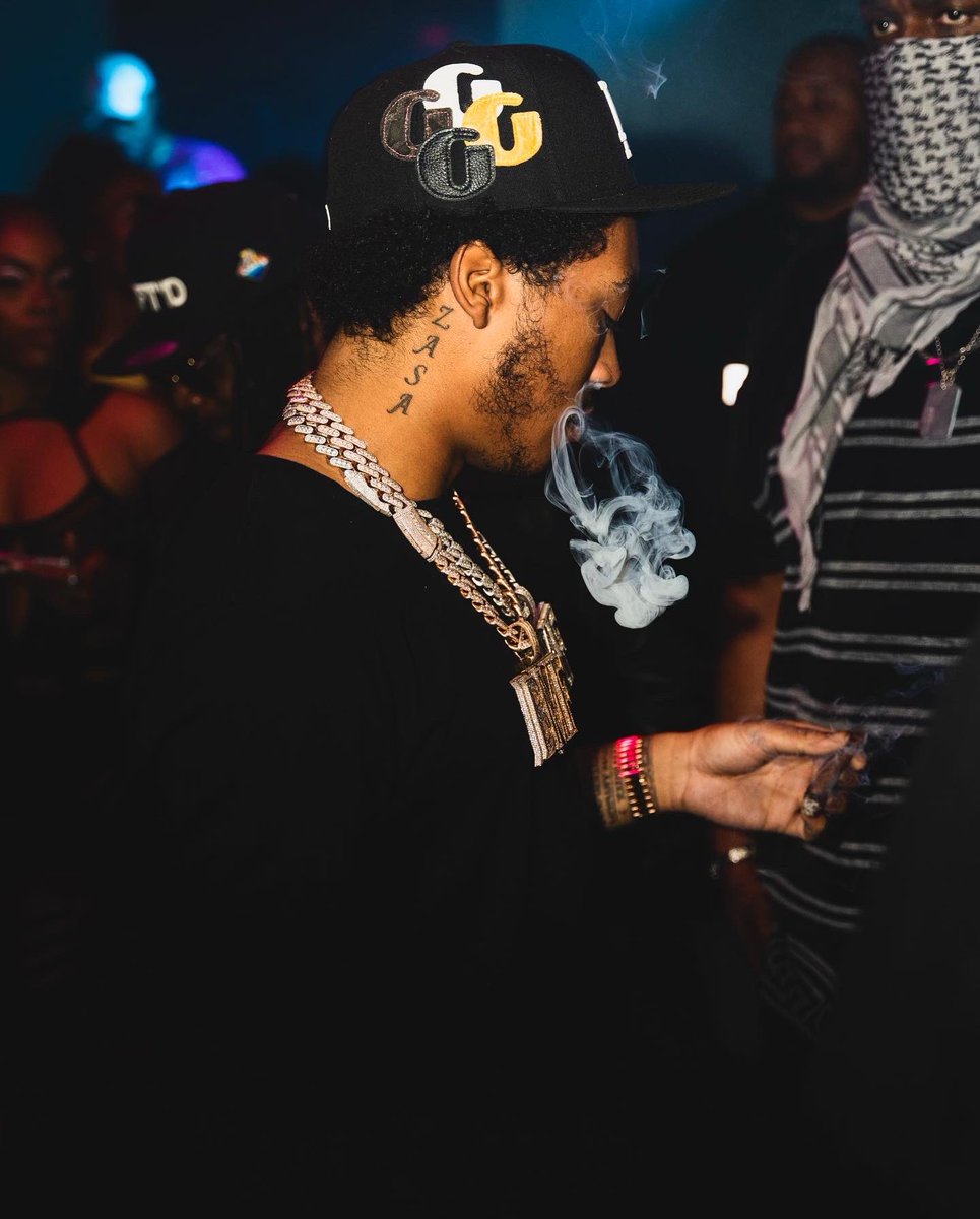 only1bigmeech's tweet photo. Passed These Niggas Up In Minutes https://t.co/7DOaNxmLYC
