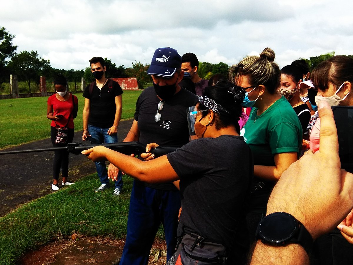 Dispuestos siempre a defender nuestra revolución #BastiónUniversitario @AriagnaLandeiro <a href="/midy261097/">Midiala</a> <a href="/DunniaCastilloG/">Dunnia Castillo Galán</a> <a href="/rreynaldoRuben/">Ruben</a> <a href="/universidad_uci/">Universidad de las Ciencias Informáticas</a>