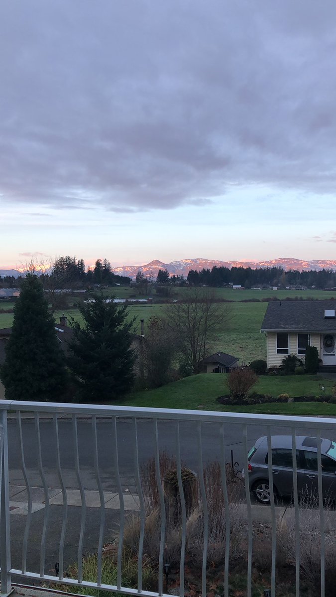 JustinWaddell98's tweet photo. Beautiful sunrise here this morning! #sunrise #bc https://t.co/DjO8teUEgL