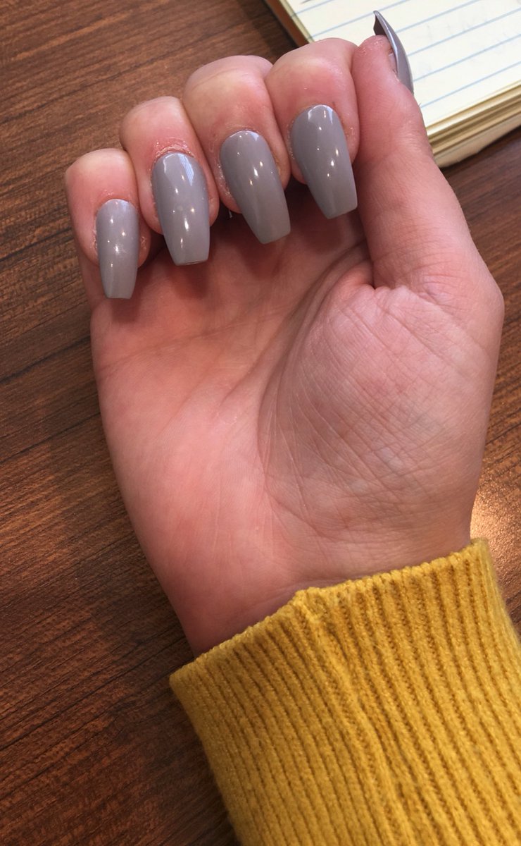 esthervictoriac's tweet photo. You know I’m feeling better when I have a #FreshSet Of #Acrylics on. These #GrayNails are everything because they are a soft off gray and under certain lighting it almost looks lilac https://t.co/pv8zroZn90