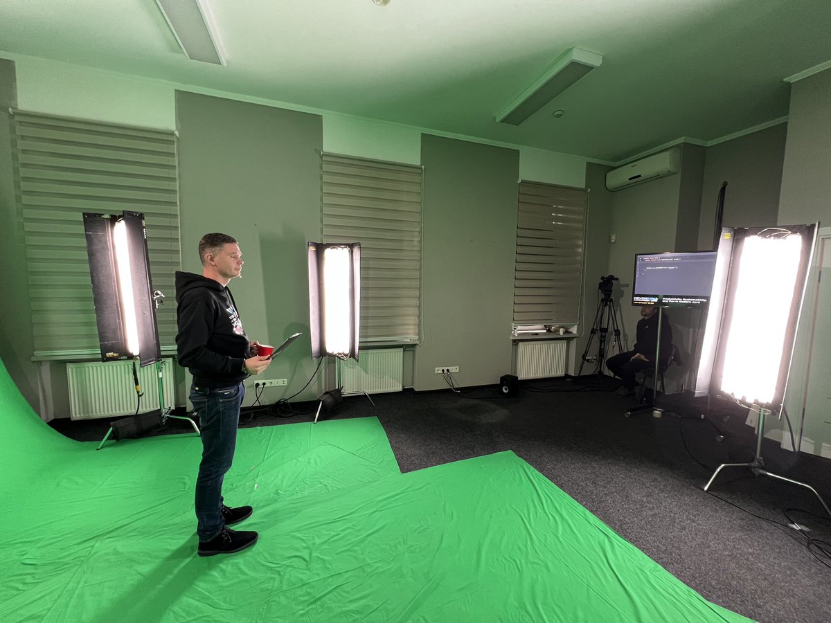 DevoxxUA's tweet photo. Devoxx Ukraine 2021 Online team🚀💪🏻
#DevoxxUA #DevoxxUkraine2021 https://t.co/ubixCqa5yO