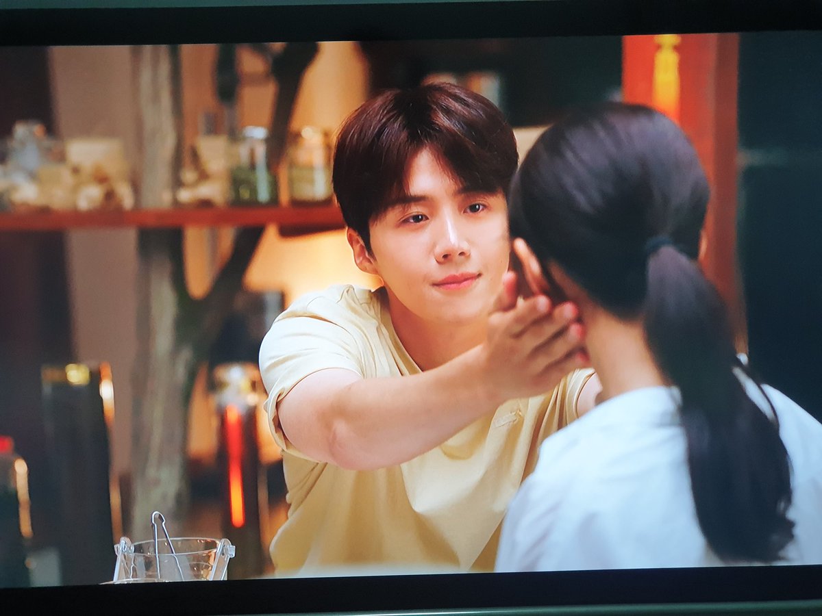 mj_meya's tweet photo. วิกฤตทางชีววิทยา ยิ่งกลับมาดูยิ่งเขิล ☺☺
#homcharewatchep5
#HometownChaChaCha
#Kimseonho #김선호
#คิมซอนโฮ https://t.co/towA2swe1C