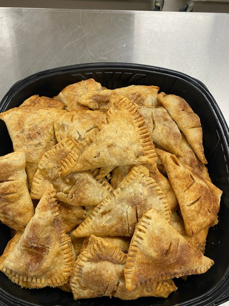 The culinary students thanked the construction workers for their hard work with handmade cards, roasted chicken, roasted potatoes and handmade apple turnovers. 
Happy Thanksgiving‼️
<a href="/ODWyattFWISD/">Oscar Dean Wyatt</a> <a href="/WyattHSBB/">Fort Worth OD Wyatt Basketball</a> <a href="/ladychapsbb/">Lady Chaps</a> <a href="/OdwyattFB/">ODWyatt_FB</a> <a href="/FWISD_CTE/">Fort Worth ISD CTE</a> <a href="/Drmamouton/">Dr. Marion Andre Mouton</a> <a href="/rickard_daphne/">Daphne Rickard</a>