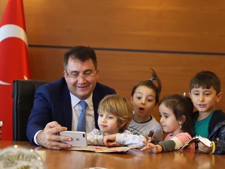 ProfYusufBaran's tweet photo. Çocuklarımıza güzel bir dünya ve aydınlık bir gelecek; ve dünyaya güzel ve aydın çocuklar bırakmak umudu ile Dünya Çocuk Hakları Gününü kutluyorum...
#çocuk #dünyaçocukhaklarıgünü #izmir #urla #iyte #iztech #childrendsday https://t.co/35RhXBu8Uu