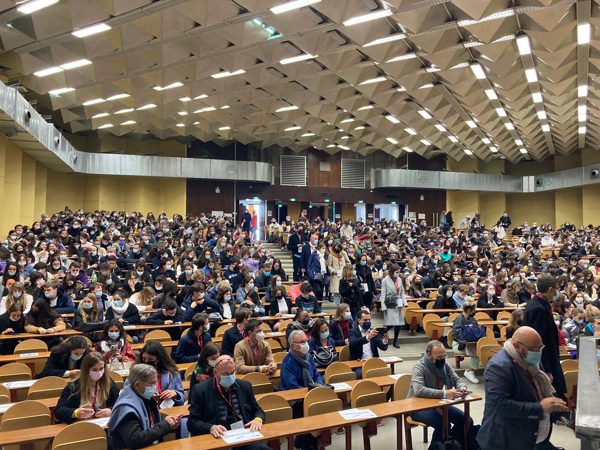 #SNCF partenaire des rencontres de l’excellence Nouvelle Aquitaine à <a href="/ScPoBx/">Sciences Po Bordeaux</a> <a href="/hervelefevre7/">Hervé LEFEVRE</a> directeur Regional <a href="/SNCFVoyageurs/">SNCF Voyageurs</a> témoigne auprès des jeunes élèves de son parcours. Parce qu’en chaque jeune sommeille un potentiel à révéler, il faut les aider! #solidarité #formation