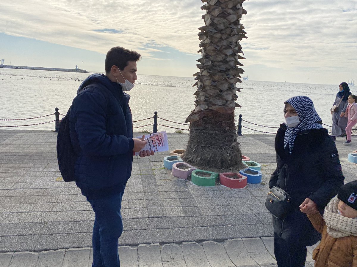 Halk-Lis Silivri ilçe başkanlığı olarak bugün Silivri sahilinde 3600 ek göstergesi el broşürü dağıtım çalışması gerçekleştirdik. 
#ÇalışıyoruzKazanacağız