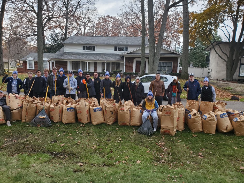 LTUAthletics's tweet photo. Weekend #2 of Big Rake and @LTUMWGolf helping clean up two homes in Southfield #BlueDevilsDare https://t.co/TzCVO9ZJFt