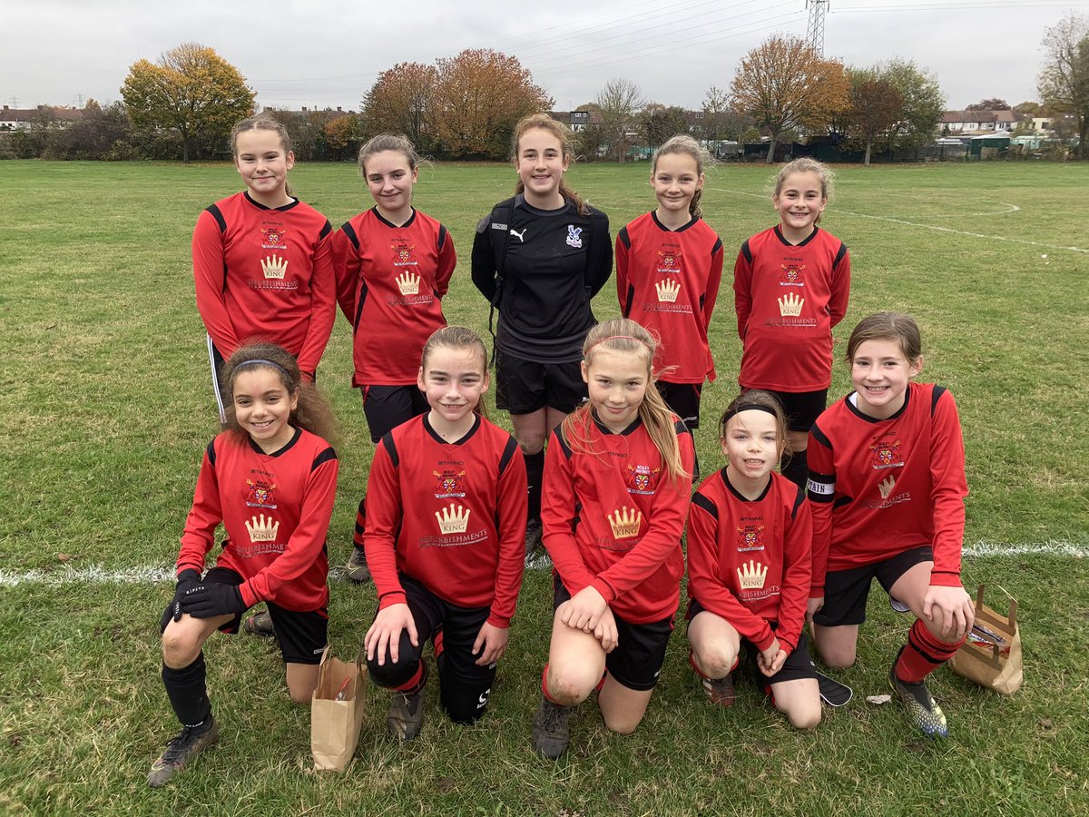 BexleyPsfa's tweet photo. Back to winning ways in the @kentschools_fa league for the girls in a tight game against a strong @TandMSFA side. Evie (2) and Betsie with the goals; all brilliant. Special mention as well to both goalkeepers who were fantastic 👏👏 @psdf7 https://t.co/Dh75MEsNWt