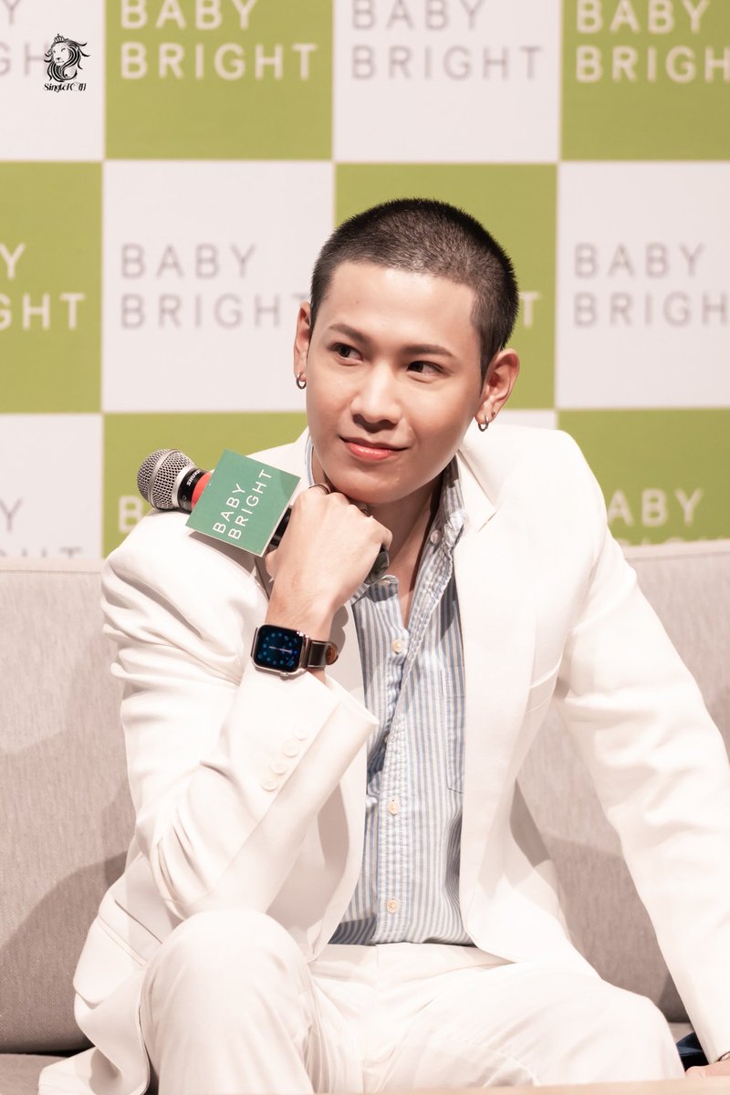 kati_whitelove's tweet photo. ตายๆๆๆ ลุคนี้ฆ่าฉันเลยดีกว่า ดีมากกกกกกกกก หล่อที่สุดดด สูทขาวพอดีตัว เจาะหู ผมสกินเฮด หุ่นเฟิร์ม หน้าแห่งความสุข คุณคร้าาาาาา ทำไมทำร้ายจิตใจกันแบบนี้ 

cr. TW. SingtoFC

#SingtoPrachaya https://t.co/rU7hWZwA3S