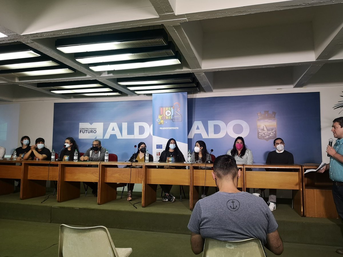 aleteovolvoreta's tweet photo. Genial proyecto en el que jóvenes, muy diversos, de varios países sueñan y construyen juntos en este caso con la radio como protagonista.
¡Ni una pandemia pudo pararles!
💪🏾💜🌎 @Aspaym_CyL @CEPAGpy @gurisesunidos #IDEAG @bbyrconsulting
Erasmus+ #RadioForYouth
@UEenUruguay https://t.co/zUmXjMcnGe