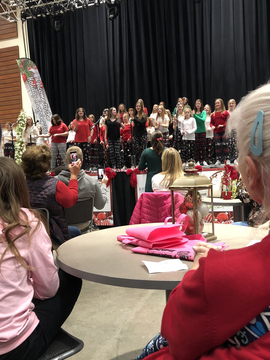 MrsJKRadcliffe's tweet photo. @S_DCSC middle school show choirs performing at the Lawrenceburg Holiday Expo https://t.co/63QtcR35ia