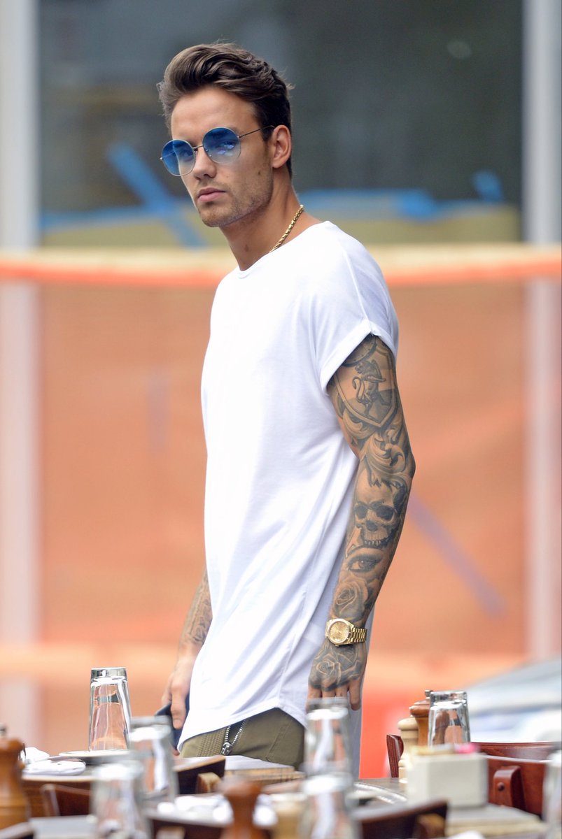 bpicsljp's tweet photo. I love when Liam Payne makes paps pics look like photoshoots. https://t.co/4rGUPe3vIZ