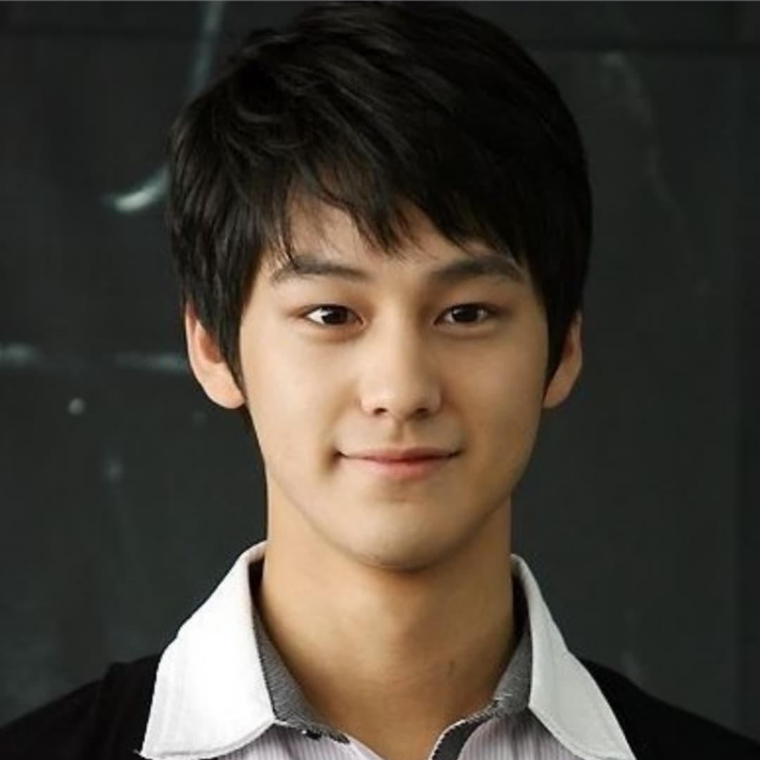 KBUMTheKing's tweet photo. As a recommendation if you haven't seen the movie "Death Bell" yet, Kim Bum plays Kang-Hyeon, although it's terrifying ... I enjoy it so much ...
I'll leave the link 👇 https://t.co/FAy79W4DqF ⠀
#kimbum #KimBeom #kimbumtheking #bummieslatinasfans
#kimsangbum
#deathbell https://t.co/VGdp8JoJ15