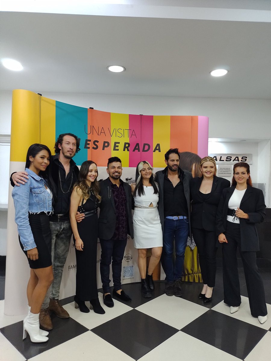 AtrezzoCO's tweet photo. Así se vivió la premier de "Una visita inesperada" el pasado 18 de noviembre junto al elenco y director de la cinta‼️ https://t.co/WkZ6Wtodmu