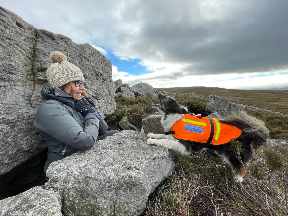 MRSearchDogsEng's tweet photo. SD Tarn of @twsmrt1 today training in the Durham Dales with body Claire
#bodyfocus
#k9mountainrescue
#poweredbyburns
@burnspet https://t.co/tkAU0fjQ9l