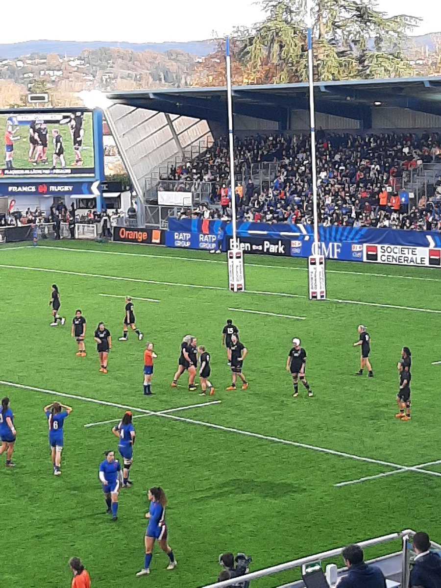 g_rouquette's tweet photo. #Castres Magnifique victoire de l'équipe de France de rugby féminin 29 à 7 face à la Nouvelle-Zélande.
De l'engagement, de la combativité et des jeunes heureux dans les tribunes. https://t.co/hzjs1xFXaO