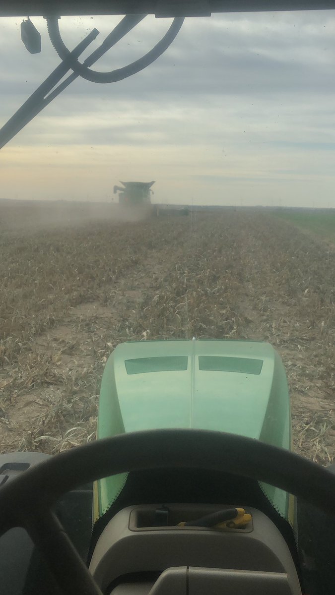 jmolitor857's tweet photo. Out here being the jack of all trades! #harvest21 https://t.co/mFClU72FB1