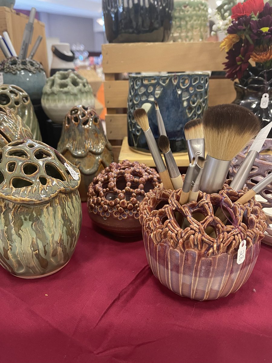 AvantGardeShows's tweet photo. Doors are open for the day at our Strongsvill show! Come out and shop nearly 90 handmade talented vendors today and tomorrow! Open till 4pm each day! https://t.co/zSvLFDkZyc