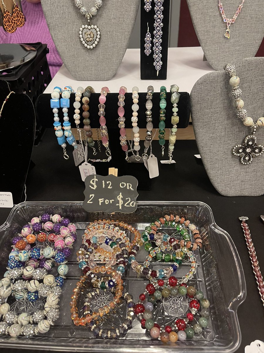 AvantGardeShows's tweet photo. Doors are open for the day at our Strongsvill show! Come out and shop nearly 90 handmade talented vendors today and tomorrow! Open till 4pm each day! https://t.co/zSvLFDkZyc