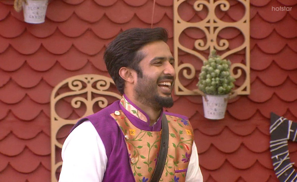 ashiqmd11's tweet photo. Ni face loo aa smile appudu vundali anna

@anchorravi_offl #BB5RealGamerRavi https://t.co/tVAEb8yNJB