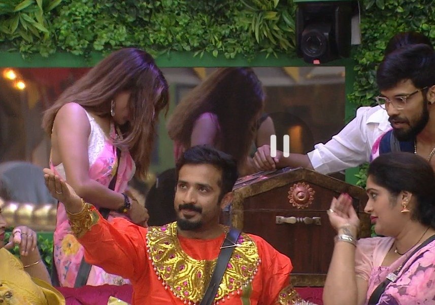 ArjunParshetty's tweet photo. Ravi Anna puli Bigg Boss house lo
@anchorravi_offl #BB5RealGamerRavi https://t.co/QkXpEbbAeB
