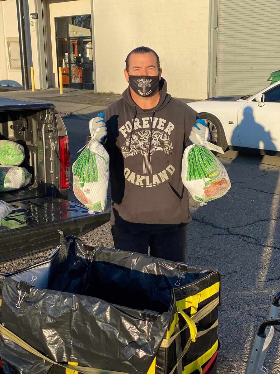 ForeverOakland's tweet photo. #ForeverOakland #GlobalReset
#MobAlley #FrozenTurkeyDrive
#NateMiley #TeamMakeOaklandBetter
•KICK OFF AT 9AM. 1ST COME, 1ST SERVE•
Turkeys are ready as the Chris Show gets the Breakfast Burritos or La Carte prepared.
•Mob Alley
559 66th Ave, Oakland Ca https://t.co/djzahBE4tr