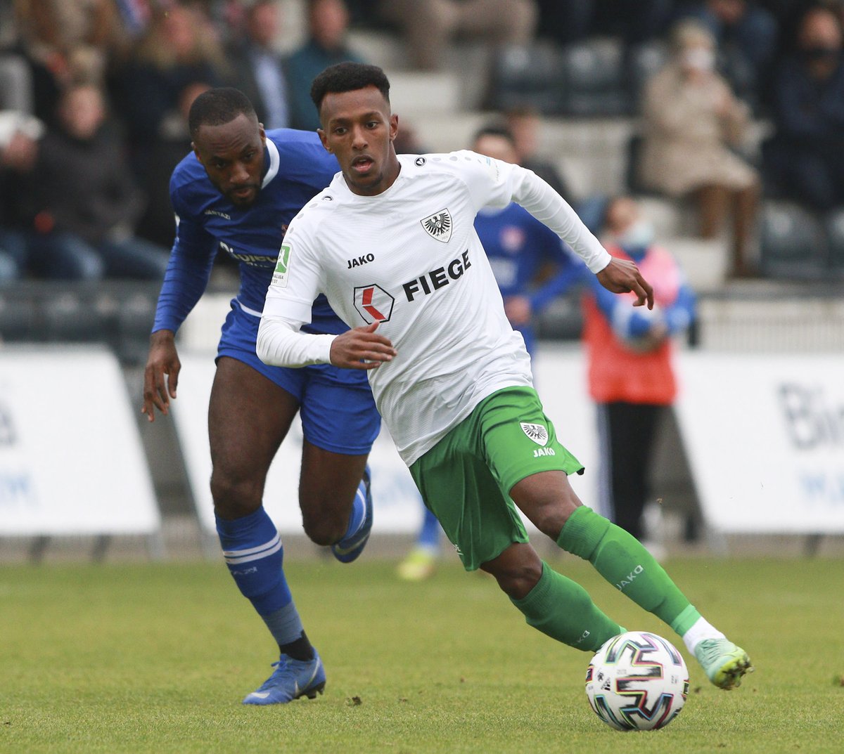 Preussen06's tweet photo. 📸 Die Bilder aus dem Stadion Velbert gibt's in unserer Galerie ⚫️⚪️💚 #KFCSCP #scp06 
___
https://t.co/MAp8dfZnC4 https://t.co/JnxnTSBGA0