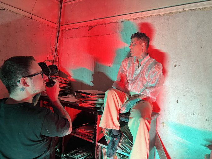 That&rsquo;s a wrap on the album cover! 👏 https://t.co/ArDiUshAYo