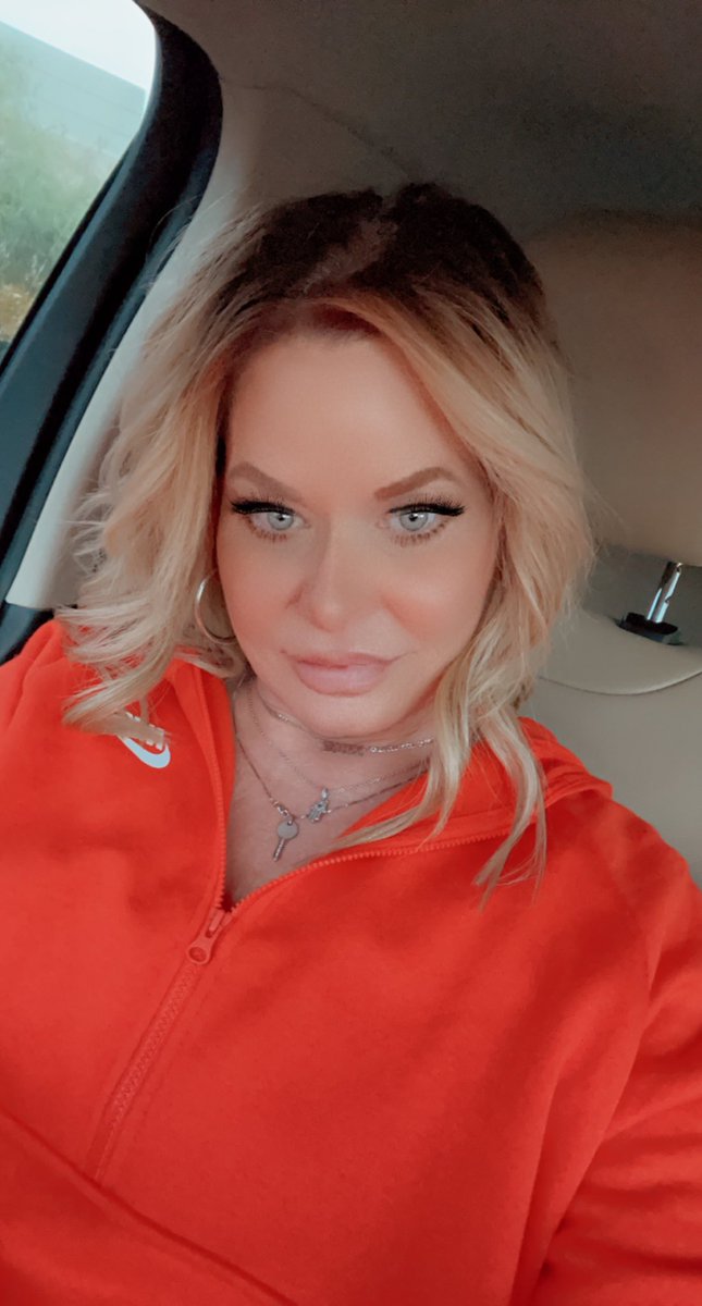 SoldByDebraP's tweet photo. ⁦@Nike⁩ ⁦@nikebasketball⁩ HIRE ME !! My closet , wardrobe and feet are only you ! You need me for marketing! You have been making sloppy decisions lately 🥸 https://t.co/kTZTftwBnP
