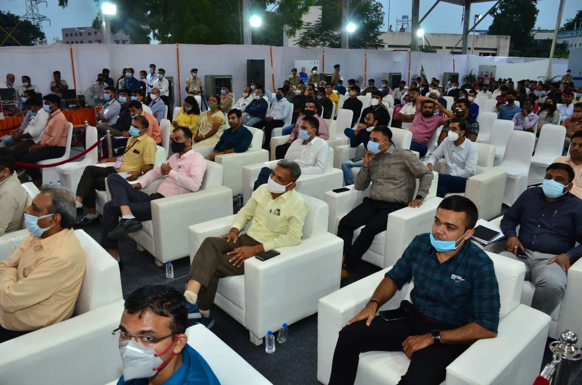purneshmodi's tweet photo. પ્રાદેશિક વાહન વ્યવહાર અધિકારીશ્રી અમદાવાદ અને રાજકોટની કચેરીનું ખાતમુહૂર્ત તેમજ વાહન અને સારથી સોફ્ટવેર અંતર્ગત નવી ફેસલેસ સેવાઓનો શુભારંભ ગુજરાત સરકારના મુખ્યમંત્રી  આદરણીય શ્રી @Bhupendrapbjp જીનાં વરદ હસ્તે ગુજરાત સરકારના મંત્રીશ્રી  પૂર્ણેશભાઈ મોદીની વિશેષ ઉપસ્થિતિમાં યોજાયો https://t.co/mvmYLAKNrV