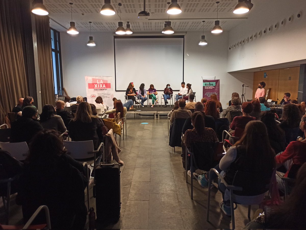 laxixateatre's tweet photo. #MASTER21 | María, Montse, Vicky, Kadi i Neus ens expliquen la seva experiència amb els grups durant la seva formació com a dinamitzadores 💥✨💫
#cobu https://t.co/NlirG4gMfR