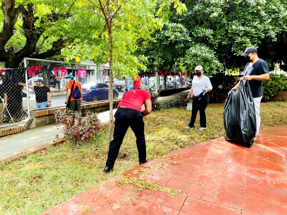 +Fotos| Este sábado la militancia sandinista organizada realizó limpieza en el Parque Palestina en Altamira, Distrito I d #Managua, garantizando a nuestra niñez y adolescencia espacios limpios, sanos y creativos. ✊🎡🏞️

#OrgulloNacionalPatriaLibre 
#20Noviembre