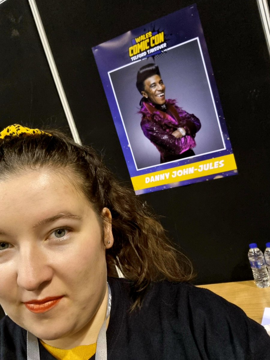 CallowAshleigh's tweet photo. Hanging out with @DannyJohnJules at @walescomiccon this weekend!! #RedDwarf #DeathinParadise #StoryMakers #MIHigh #LittleShopofHorrors #MadeMarianandherMerryMen https://t.co/FsxRoOBiLW