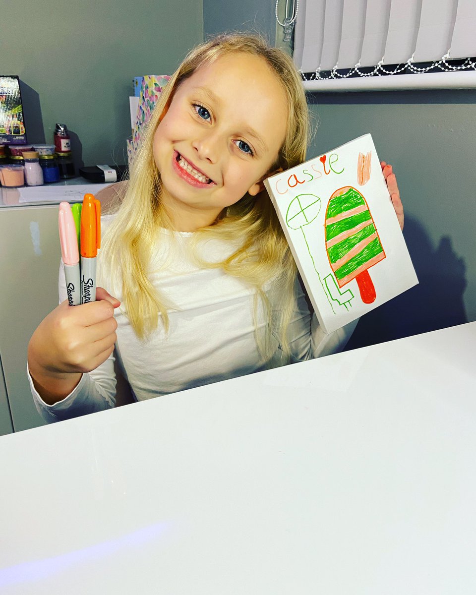 CassieCrafty's tweet photo. #3marker challenge video https://t.co/VltxV93KYk
#sharpie #youtube #youtubekids https://t.co/O2jV939Nsi