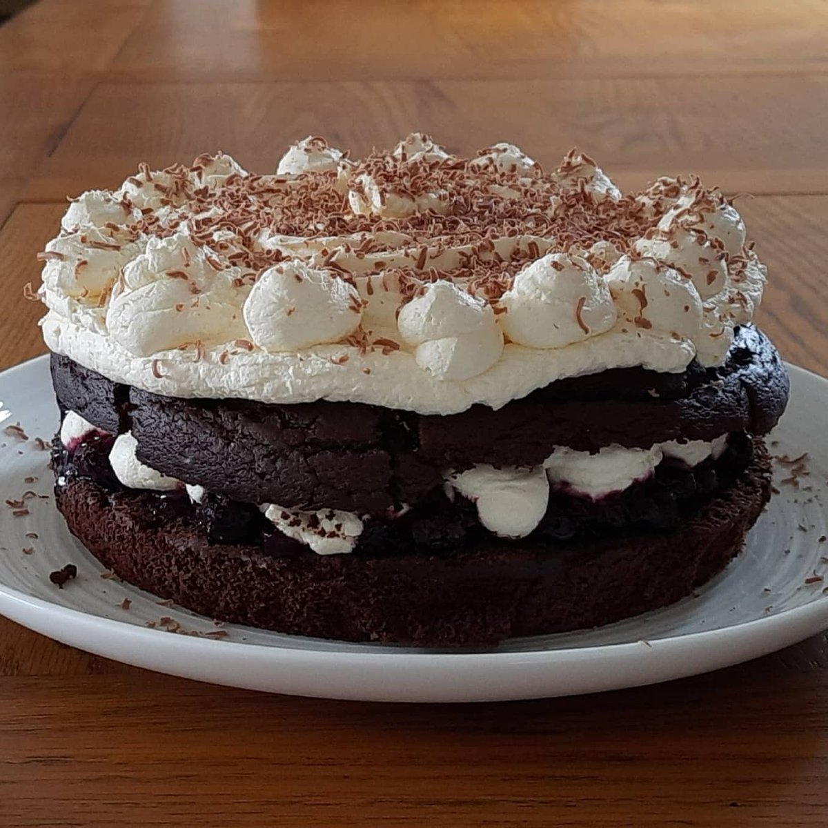 markkaiz's tweet photo. Chocolate Treacle Sandwich
#cake #sponge #chocolate #treacle #blueberrycompote #blueberries #chantillycream #tea #teatime #homemade https://t.co/wRaQj9xQ5x