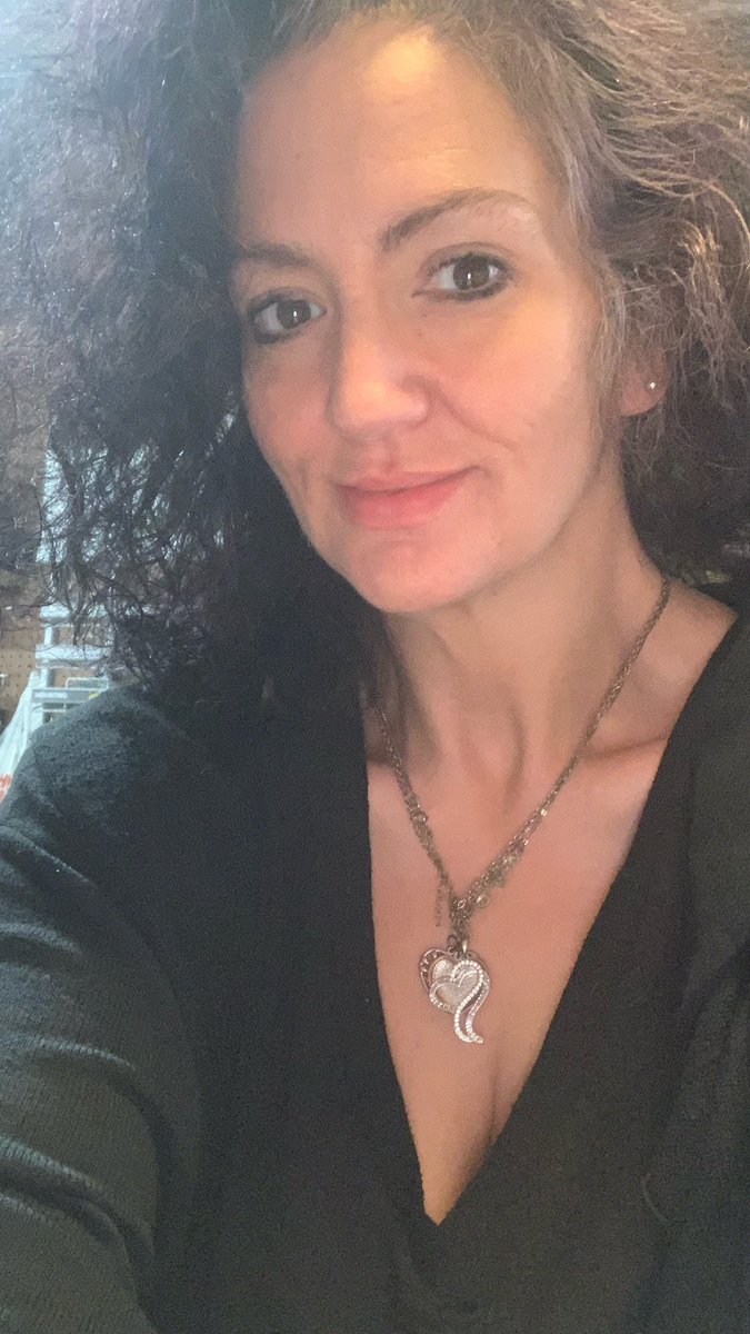 mixxtresstbt's tweet photo. Hair Saturday.  I have got to tame this frizz! Considering a Pixy cut maybe https://t.co/mv46dBbda9