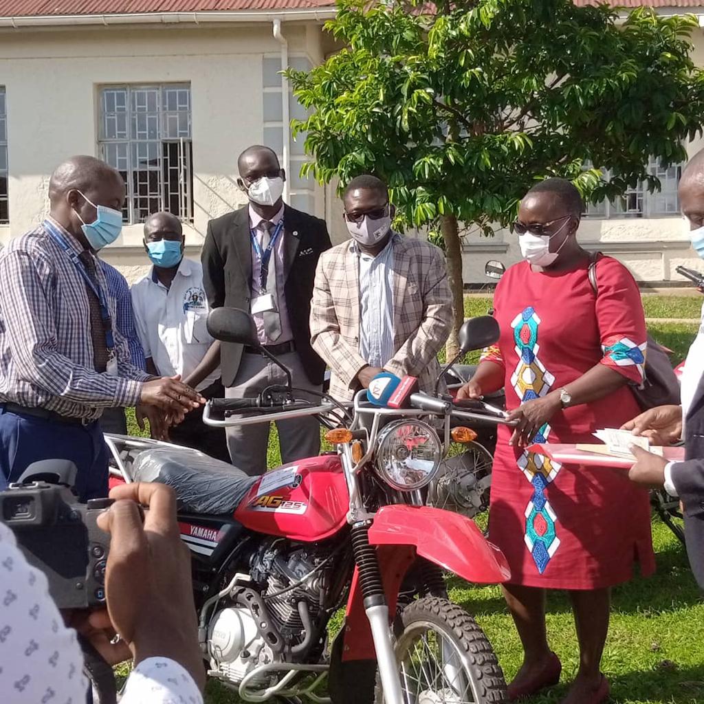 jmayito2011's tweet photo. Motorcycles and Education Materials were handed over at the opening event for #WorldAntimicrobialAwarenessWeek2021 cerebration in Uganda. @IDIMakerere @FlemingFund @MAAIF_Uganda @MottMacDonald https://t.co/8QbktmdDEg