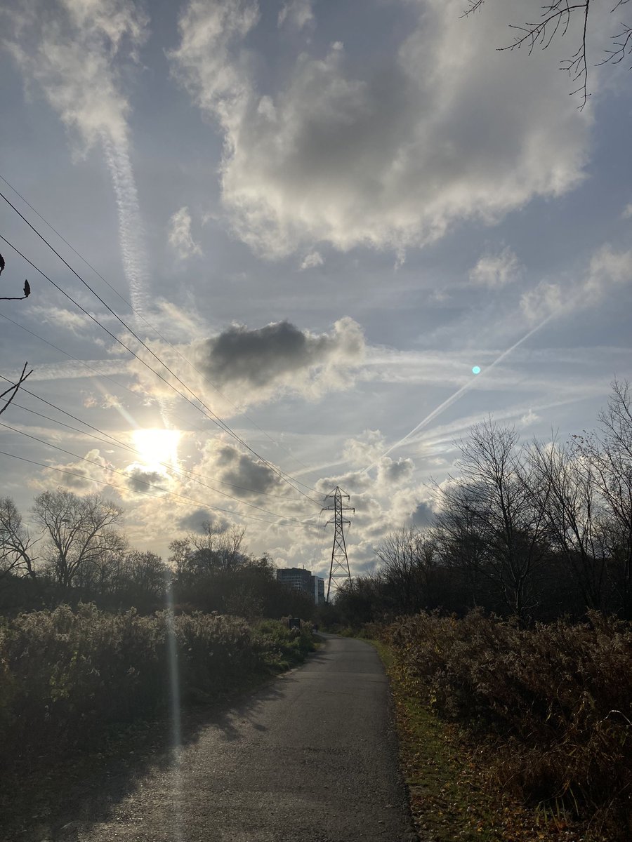 LesaHannah's tweet photo. Frigid 17 miles so the @luxtonwoman snowsuit had to be worn. Tunes: @youngprisms @blurofficial @xotheband @sunstinger @Deafcultband @FunAdv #BlissFields #TwinImage #Toy https://t.co/5eDCQUNb69