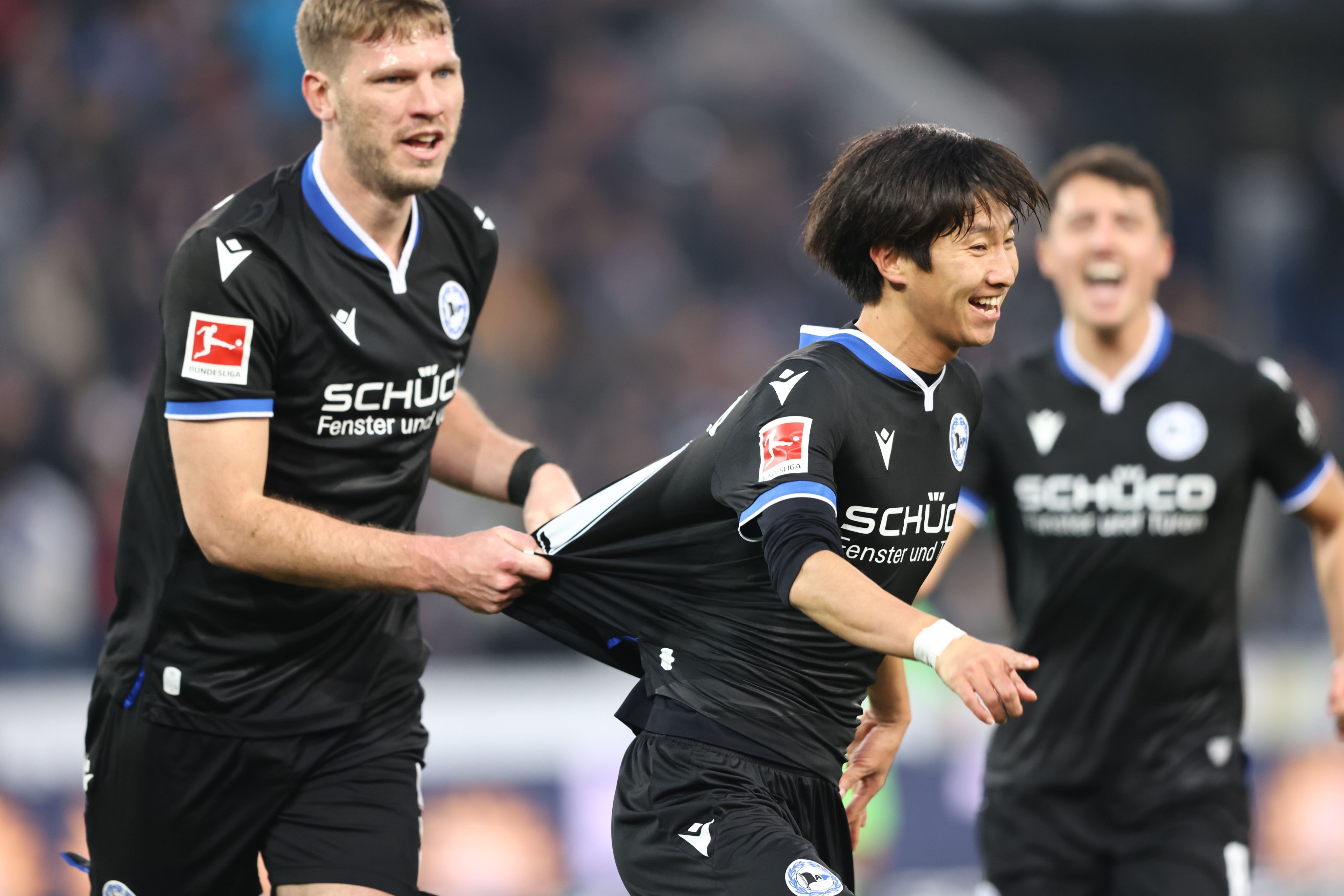 Goal Japan ブンデスリーガ 第12節 劇的勝利のドルトムントが首位と1ポイント差に 奥川雅也 がゴール含む2得点に絡むもチームはドロー 主な試合結果 ドルトムント 2 1 シュトゥットガルト ビーレフェルト 2 2 ヴォルフスブルク