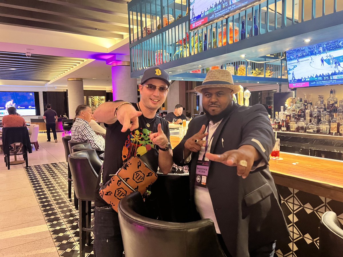 TrayCode's tweet photo. Reinvent yourself crypto event with, #BitcoinRodney #showtime #cal #cryptonation https://t.co/ZXgAd701Pu
