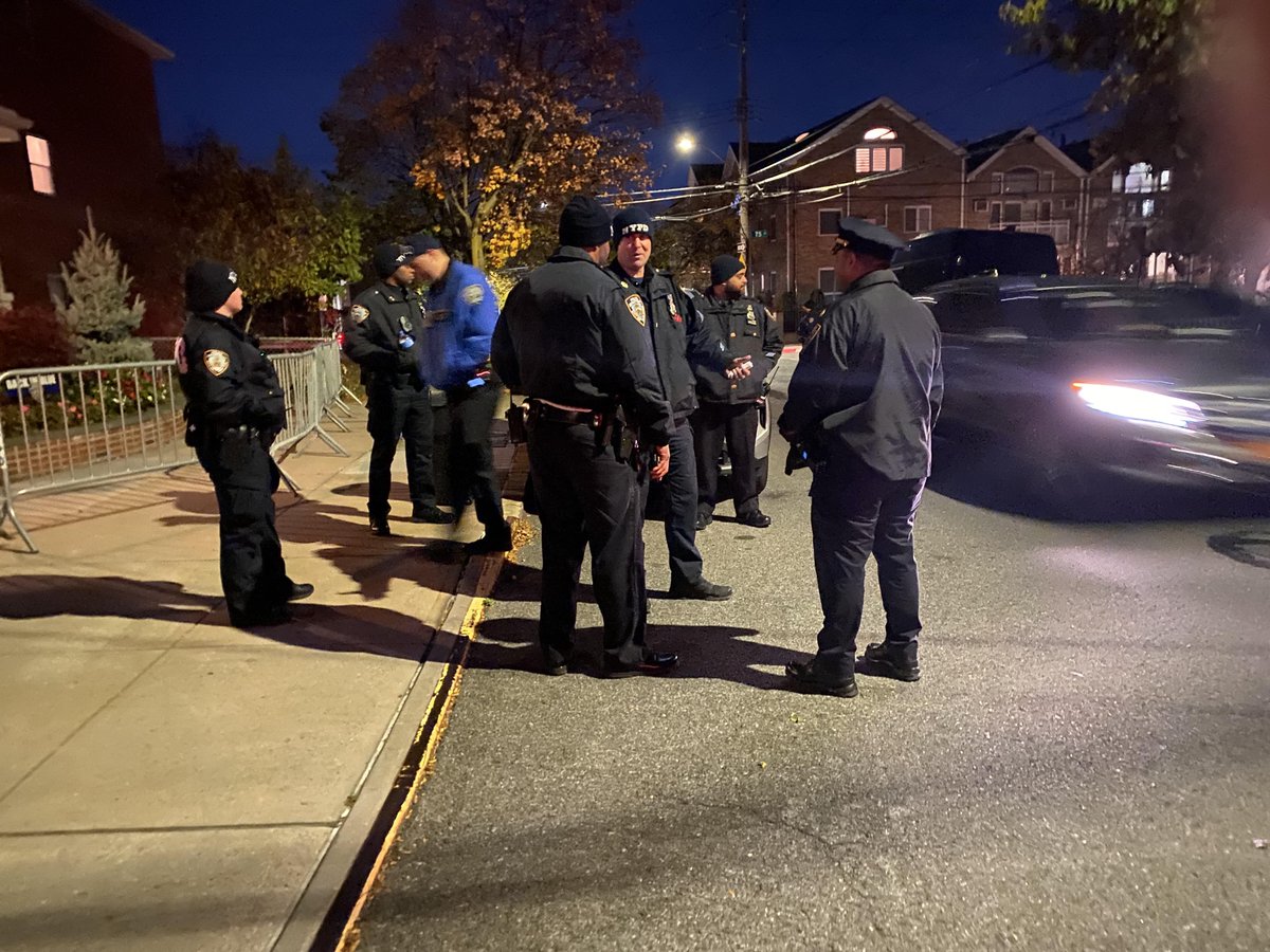 BobHoldenNYC's tweet photo. Last night, 40 to 50 anarchists dressed in black assembled at Crowley Park in Elmhurst and then entered our neighborhoods to vandalize.
These rioters vandalized property, tore down American flags, turned over garbage cans, jumped on and spray painted cars, and blocked traffic... https://t.co/9RCeLs8GVn