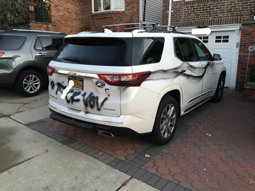 BobHoldenNYC's tweet photo. Last night, 40 to 50 anarchists dressed in black assembled at Crowley Park in Elmhurst and then entered our neighborhoods to vandalize.
These rioters vandalized property, tore down American flags, turned over garbage cans, jumped on and spray painted cars, and blocked traffic... https://t.co/9RCeLs8GVn