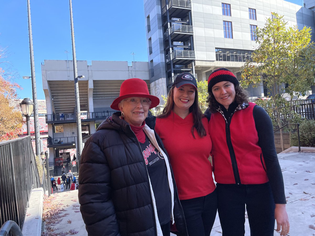 CharlieB_SC's tweet photo. #SeniorDay #WeRunThisState #GoDawgs #ItsSaturday #InAthens #AthensGA #BetweenTheHedges @UGAAthletics @GeorgiaFootball https://t.co/l9hHFH7l4L