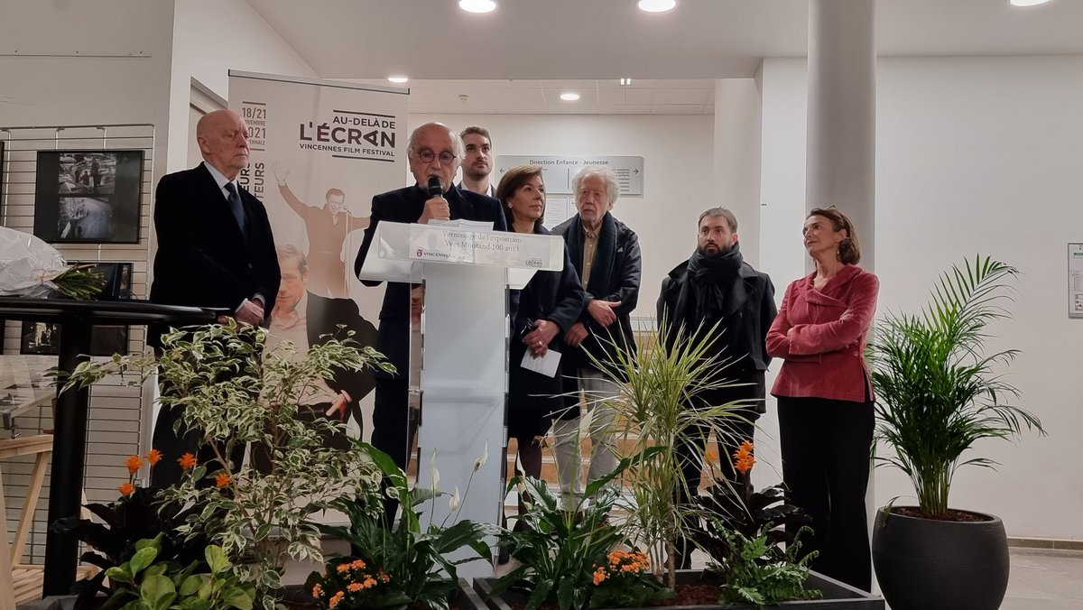Vincennes Film Festival (@audeladelecran) on Twitter photo 📽 #Audelàdelecran Beaucoup d'émotions lors du vernissage de l'exposition #YvesMontand à <a href="/VincennesVille/">Vincennes ma ville 🇨🇵🏰</a> en présence de Jean-Louis Livi, Carole Amiel, Valentin Livi, Jean-Paul Rappeneau et de madame le maire <a href="/Libert_Albanel/">Charlotte Libert</a>. 📽 #Audelàdelecran Beaucoup d'émotions lors du vernissage de l'exposition #YvesMontand à <a href="/VincennesVille/">Vincennes ma ville 🇨🇵🏰</a> en présence de Jean-Louis Livi, Carole Amiel, Valentin Livi, Jean-Paul Rappeneau et de madame le maire <a href="/Libert_Albanel/">Charlotte Libert</a>.