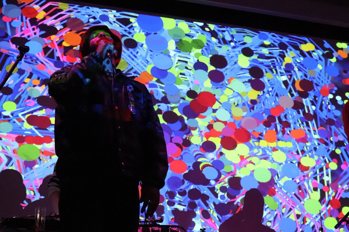 silvervinearts's tweet photo. Thankyou @AttenboroughAC  and @magic_teapot  every one that took part &amp; joined us for an incredible collaboration - collectively we blew the roof off and let in all the stars from the night sky in! @Leic_ArtWeek @lcbdepot @ArtLeicester #artshare #music #hiphop #creativecommunity https://t.co/83qSy2ijaG