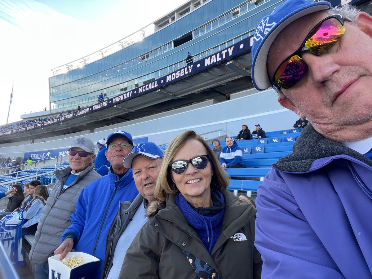 ukkim1958's tweet photo. Last game! Senior Day! #BBN #WEAREUK #GOCATS https://t.co/aAjwWpB2ya