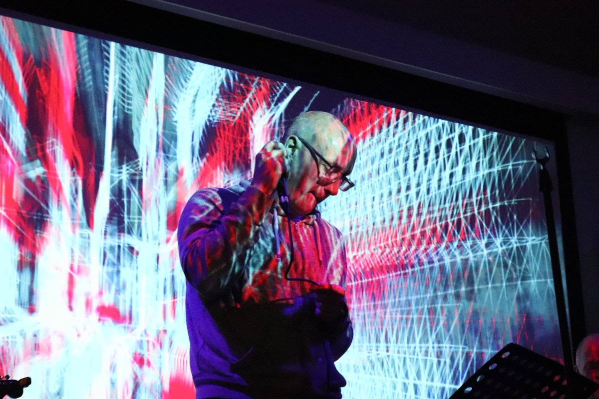 silvervinearts's tweet photo. Thankyou @AttenboroughAC  and @magic_teapot  every one that took part &amp; joined us for an incredible collaboration - collectively we blew the roof off and let in all the stars from the night sky in! @Leic_ArtWeek @lcbdepot @ArtLeicester #artshare #music #hiphop #creativecommunity https://t.co/83qSy2ijaG