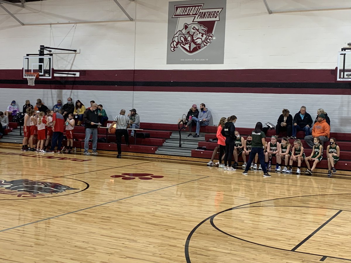 matttrout27's tweet photo. Freeburg v Smithton 6th Grade Girls. Freeburg wins 23-5. #futuremidgets @FburgGirlsBball https://t.co/lWgvEiNp4H